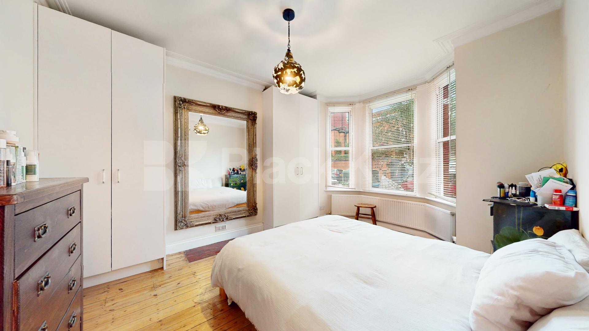 Two Bedroom With Private Garden Flat Wotton Road, CRICKLEWOOD